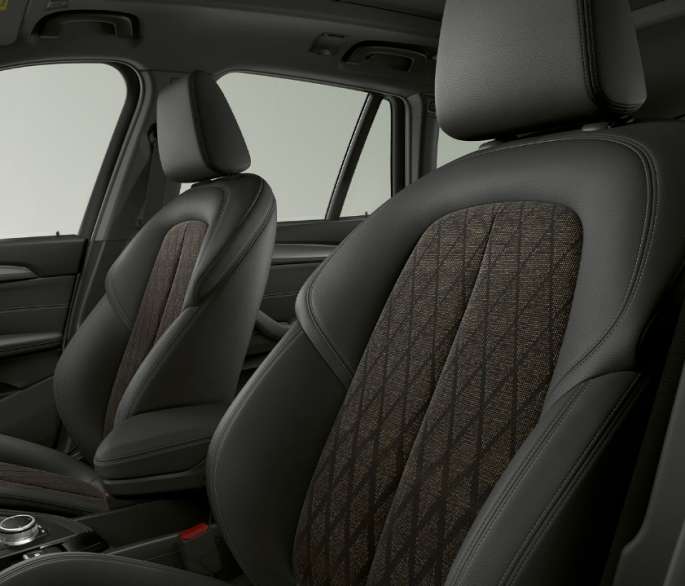 BMW X1, xLine-útfærsla, áklæði BMW X1, xLine-útfærsla, innanrými með áherslu á áklæði