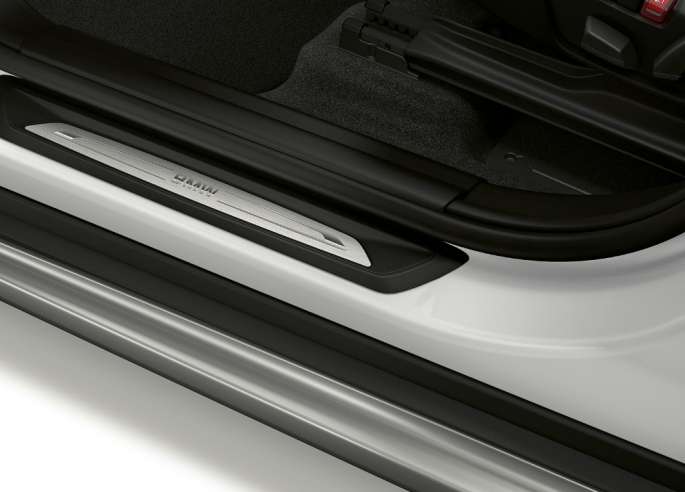 BMW X1, xLine-útfærsla, sílsalisti BMW X1, xLine-útfærsla, hliðarsýn með nærmynd af síls