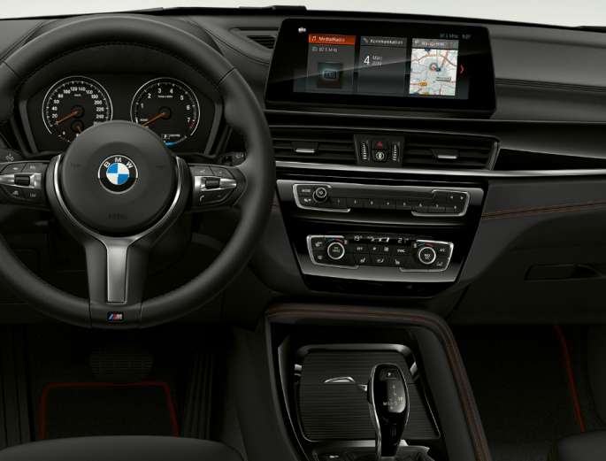 BMW X1, Sport Line-útfærsla, innanrými BMW X1, Sport Line-útfærsla, innanrými með áherslu á ökumannsrými