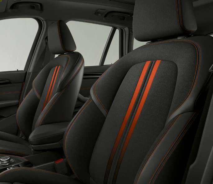 BMW X1, Sport Line-útfærsla, áklæði BMW X1, Sport Line-útfærsla, innanrými með áherslu á áklæði