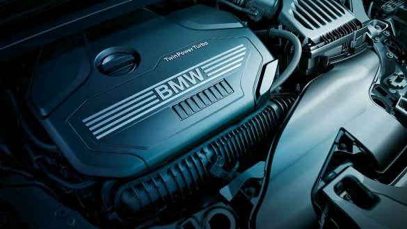 Fjögurra strokka BMW TwinPower Turbo-bensínvél. BMW X1, nærmynd af fjögurra strokka BMW TwinPower Turbo-bensínvél.