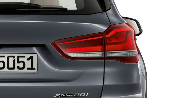 BMW X1, afturljós með LED-tækni. BMW X1, nærmynd af afturljósum með LED-tækni.