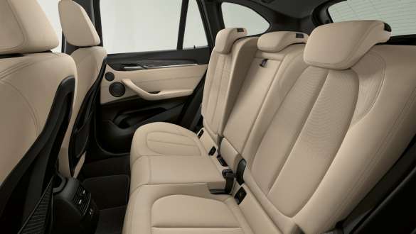 BMW X1 F48 LCI, stillanleg aftursæti BMW X1 F48 LCI, innanrými með stillanlegum aftursætum