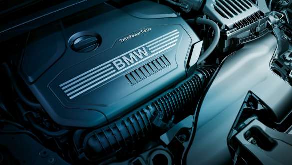 Fjögurra strokka BMW TwinPower Turbo-bensínvél BMW X1 F48 BMW X1 F48 LCI, nærmynd af fjögurra strokka BMW TwinPower Turbo-bensínvél