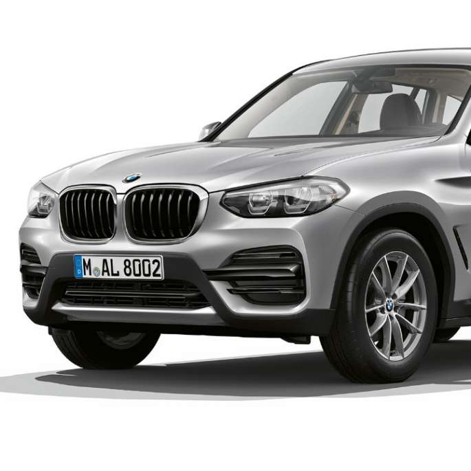 BMW X3, grunngerð, skásett sjónarhorn á framhluta BMW X3, grunngerð, skásett sjónarhorn á framhluta
