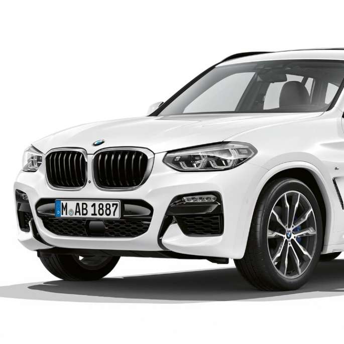 BMW X3 M40i, M Sport-útfærsla, skásett sjónarhorn á framhluta BMW X3 M40i, M Sport-útfærsla, skásett sjónarhorn á framhluta