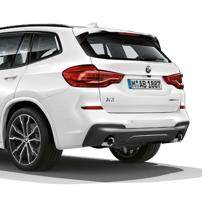 BMW X3 M40i, M Sport-útfærsla, skásett sjónarhorn á afturhluta BMW X3 M40i, M Sport-útfærsla, skásett sjónarhorn á afturhluta