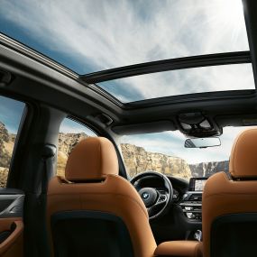 BMW X3 M40i, mynd af ökumannsrými tekin úr innanrými BMW X3 M40i, mynd af ökumannsrými tekin úr innanrými