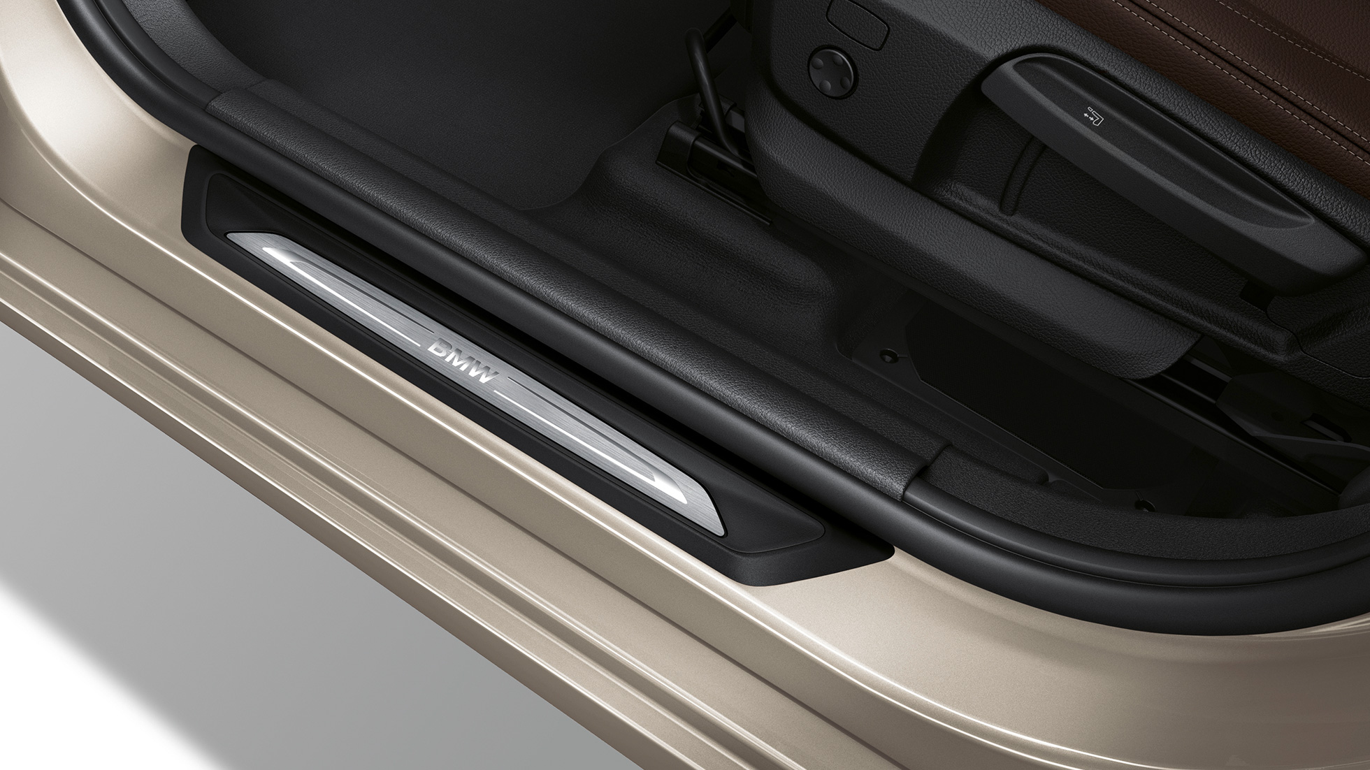 Sílsalistar á Luxury Line-útfærslu BMW 2 Series Active Tourer Sílsalistar á sanseraðri Jucaro-drapplitaðri Luxury Line-útfærslu BMW 2 Series Active Tourer 225i xDrive F45 2018