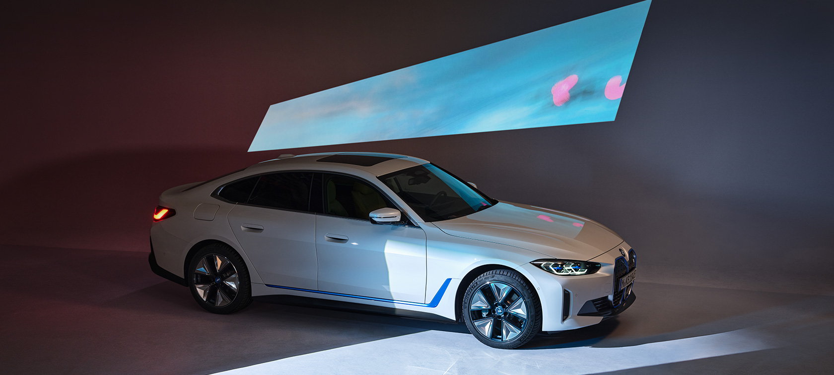 BMW i4 2021 G26 mynd 1 BMW i4 2021 G26 eingöngu rafknúinn Gran Coupé rafbíll Sviðsmynd 1