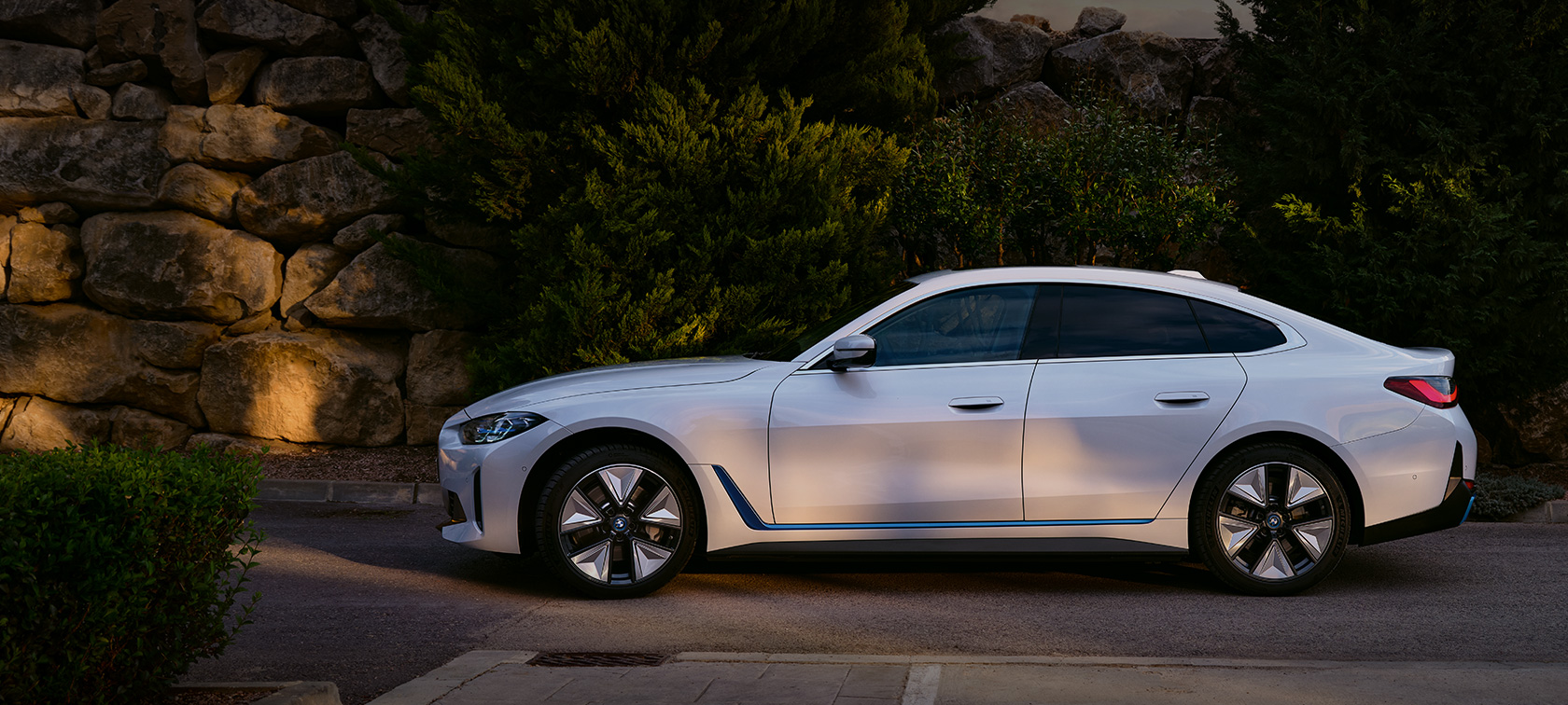 BMW i4 eDrive40 G26 2021 steinhvítur, sjónarhorn á hlið