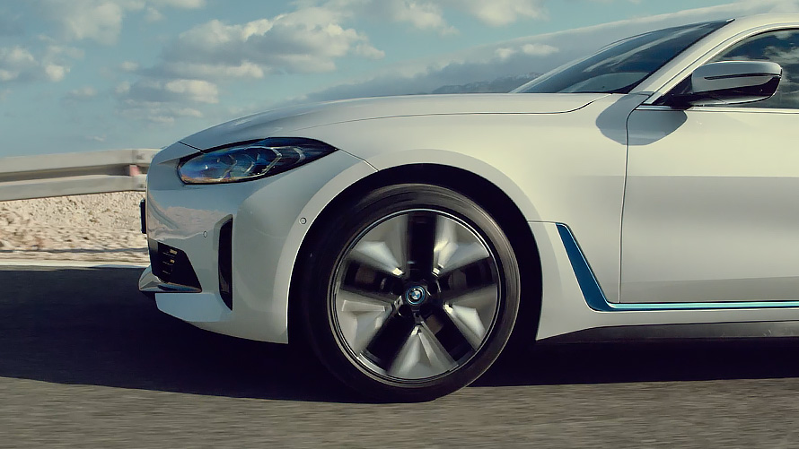 Myndband um akstureiginleika og hröðun 100% rafmagnaðan BMW i4 M50 G26 2021 Myndband um akstureiginleika og hröðun 100% rafmagnaðan BMW i4 M50 G26 2021