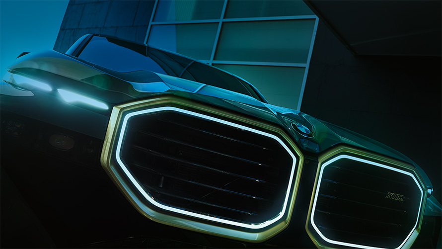 BMW XM, vélarhlíf og tvískipt grill