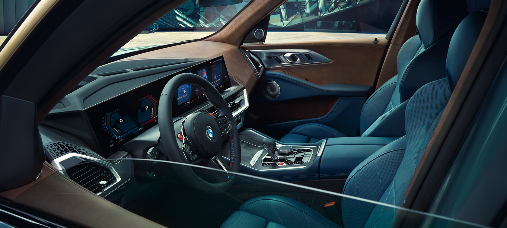 BMW XM ökumannsrými og tækni BMW XM ökumannsrými og tækni