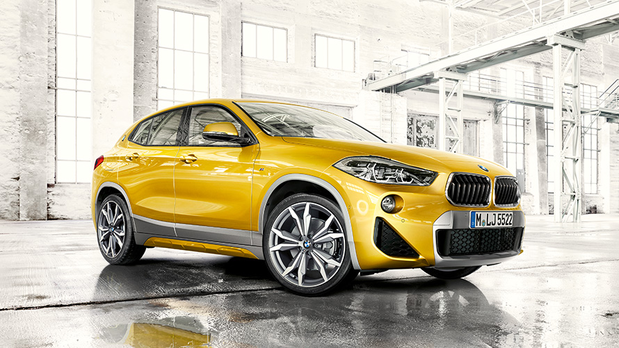 Fyrsta kynslóð BMW X2 F39 á götu, skásett sjónarhorn á framhluta BMW X-línan – fyrsta kynslóð BMW X2 F39 á götu, skásett sjónarhorn á framhluta