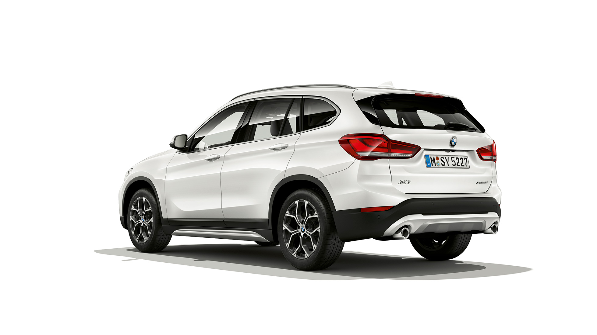 BMW X1, xLine-útfærsla, skásett sjónarhorn á afturhluta BMW X1, xLine-útfærsla, skásett sjónarhorn á afturhluta innanhúss