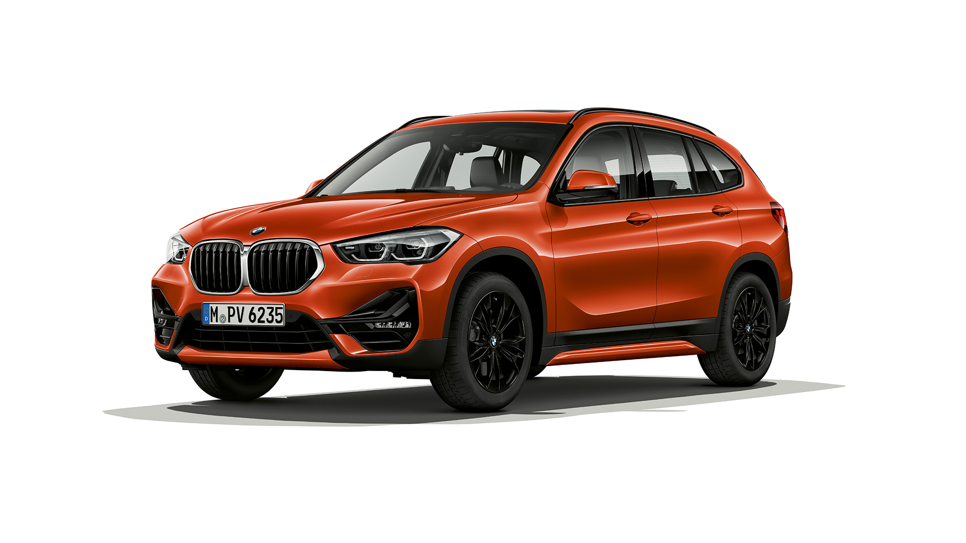 BMW X1, Sport Line-útfærsla, skásett sjónarhorn á framhluta BMW X1, Sport Line-útfærsla, skásett sjónarhorn á framhluta innanhúss