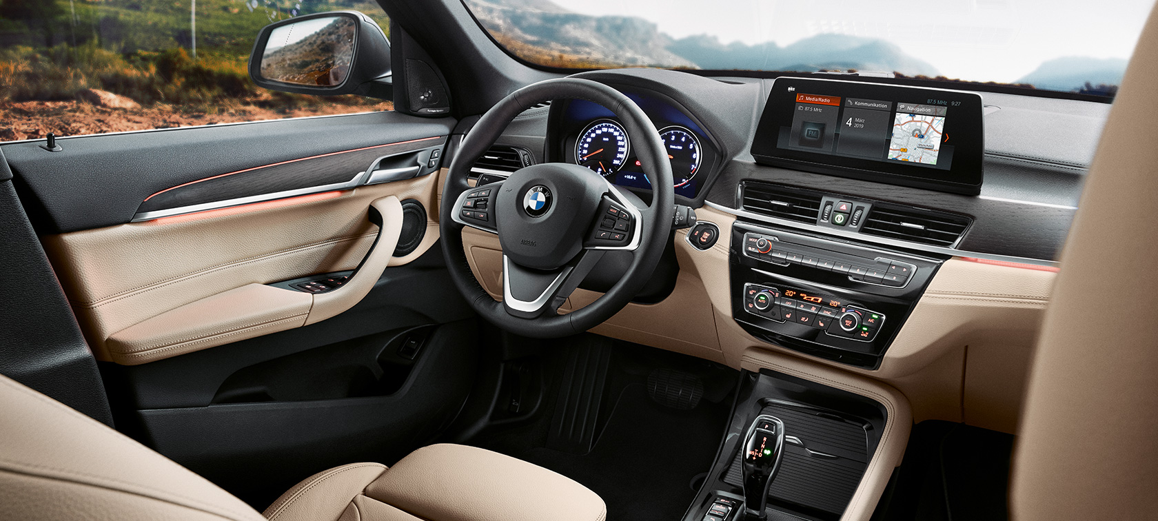 BMW X1, ökumannsrými BMW X1, innanrými með áherslu á ökumannsrýmið