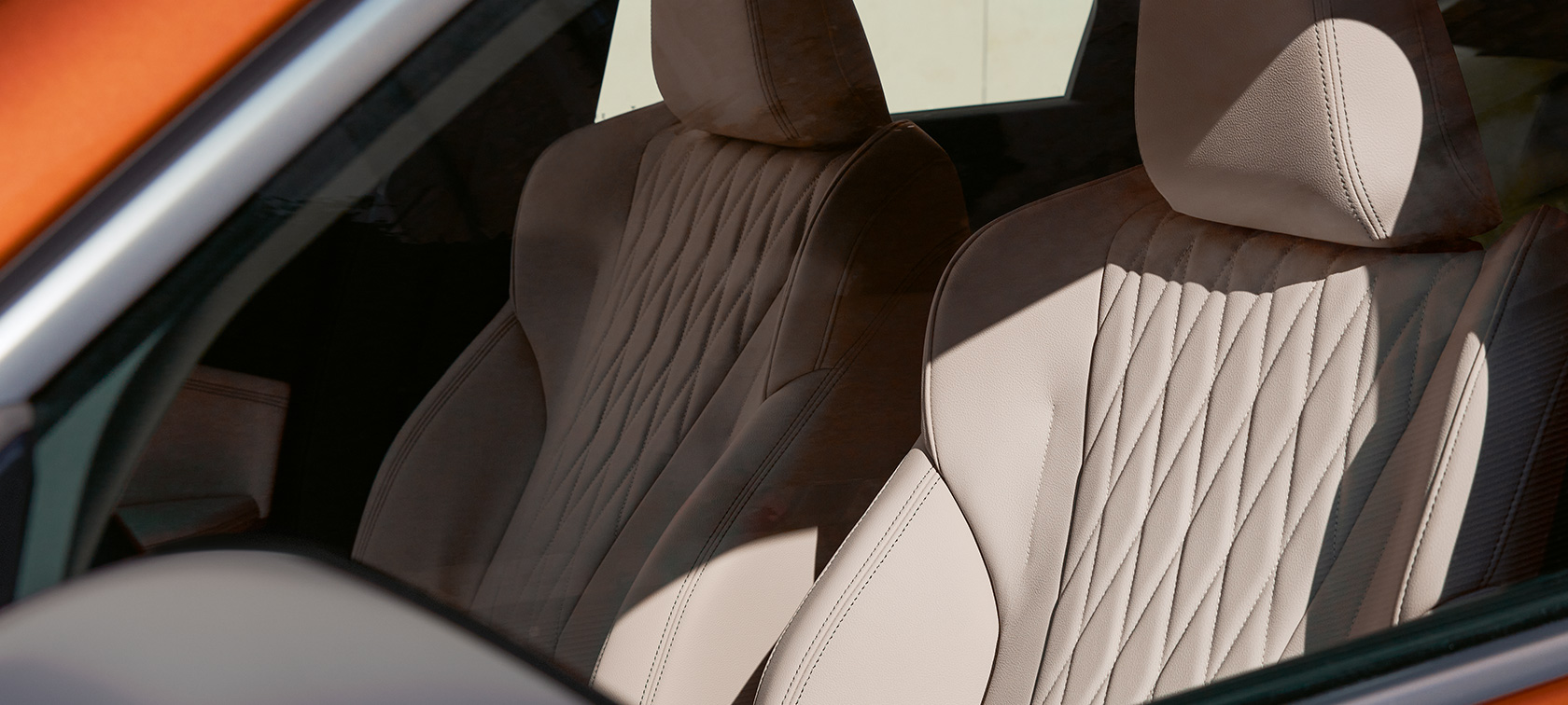 Helstu atriði innanrýmis, appelsínugulur og sanseraður BMW X1 xDrive23i U11 ICE xLine Utah Helstu atriði innanrýmis, appelsínugulur og sanseraður BMW X1 xDrive23i U11 ICE xLine Utah með 20” BMW Individual léttum álfelgum með mörgum örmum, 869 I