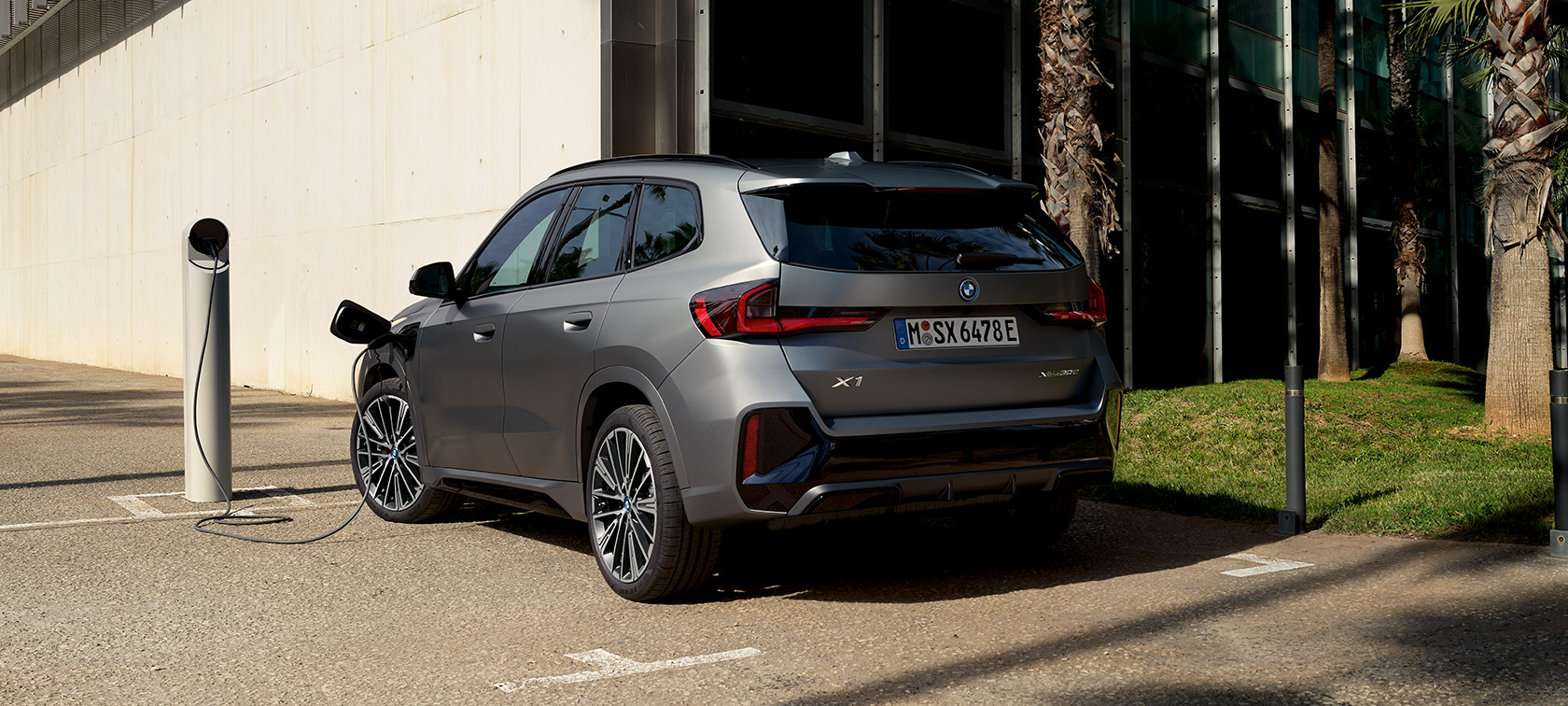 Hleðsla á frostgráum og sanseruðum BMW X1 U11 PHEV Helstu atriði um hleðslu fyrir frostgráan og sanseraðan BMW X1 U11 PHEV