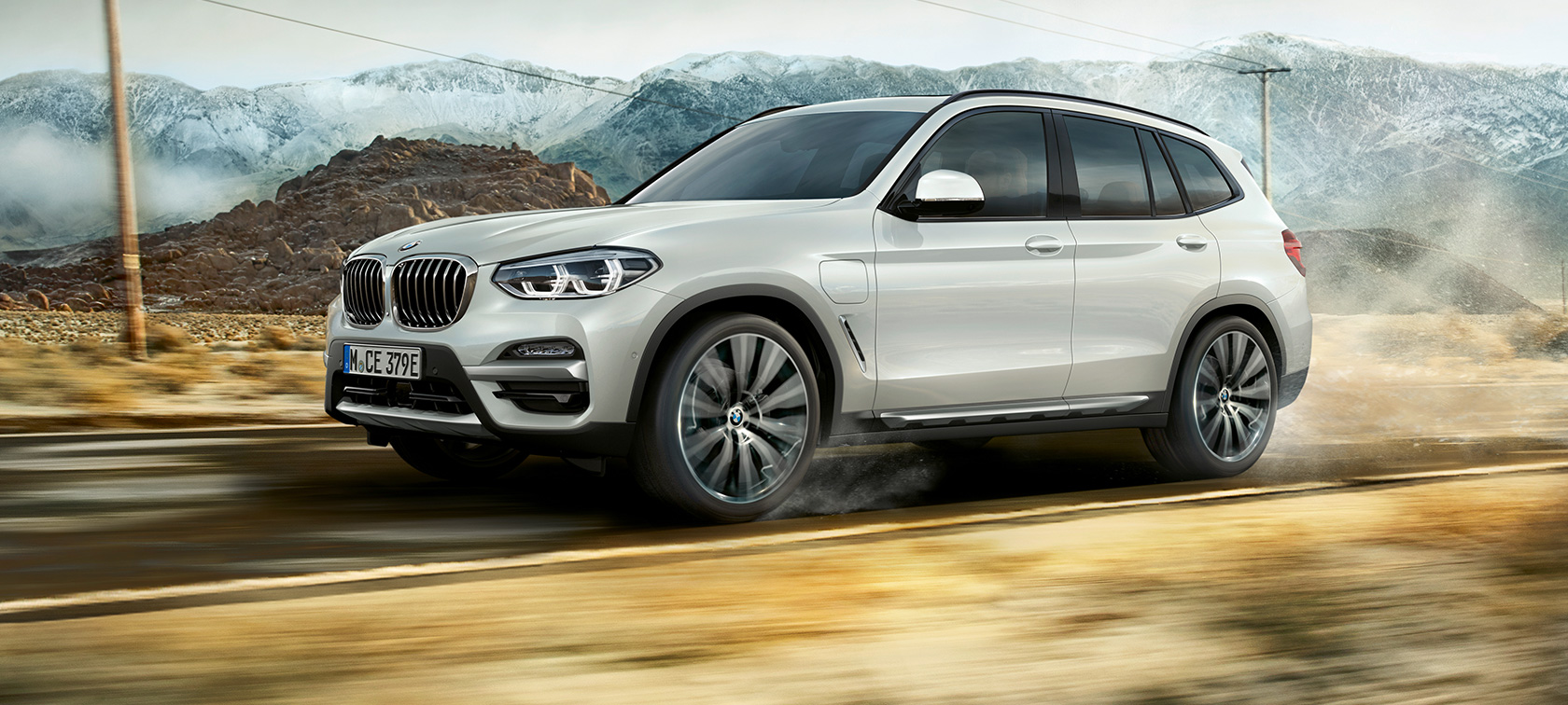 BMW X3 xDrive30e í beygju BMW X3 xDrive30e í beygju