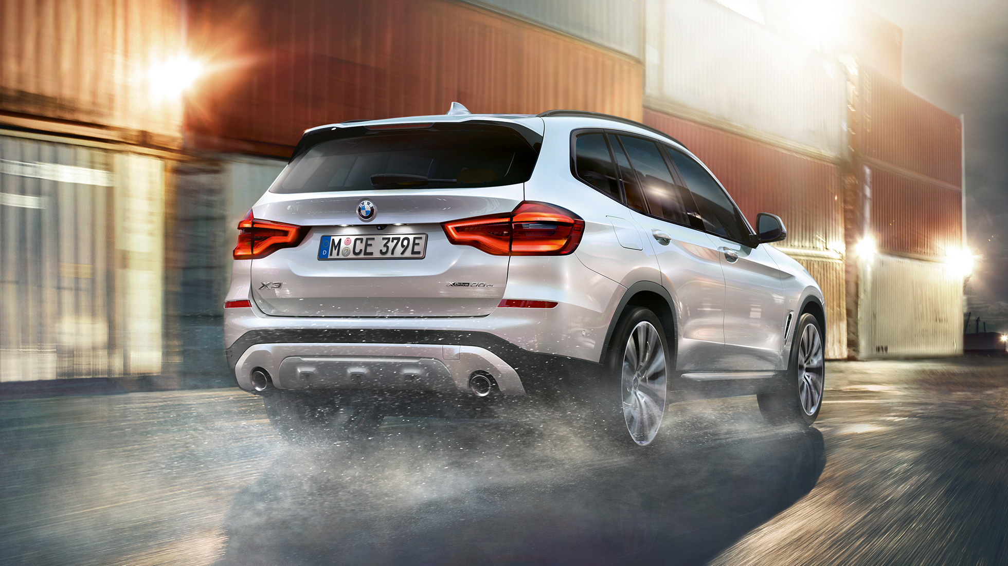 BMW X3 M40i, sjónarhorn á afturhluta með gerðartáknun BMW X3 M40i, sjónarhorn á afturhluta með gerðartáknun