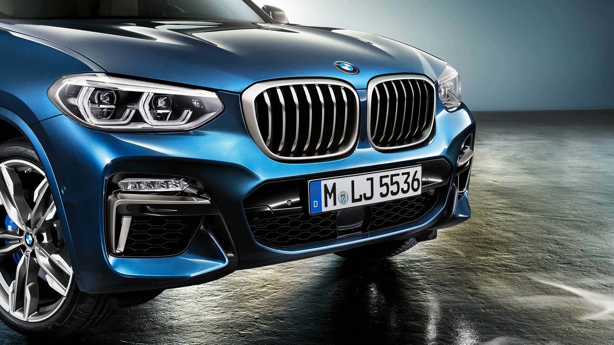 BMW X3 M40i, framsvunta og tvískipt grill BMW X3 M40i, framsvunta og tvískipt grill