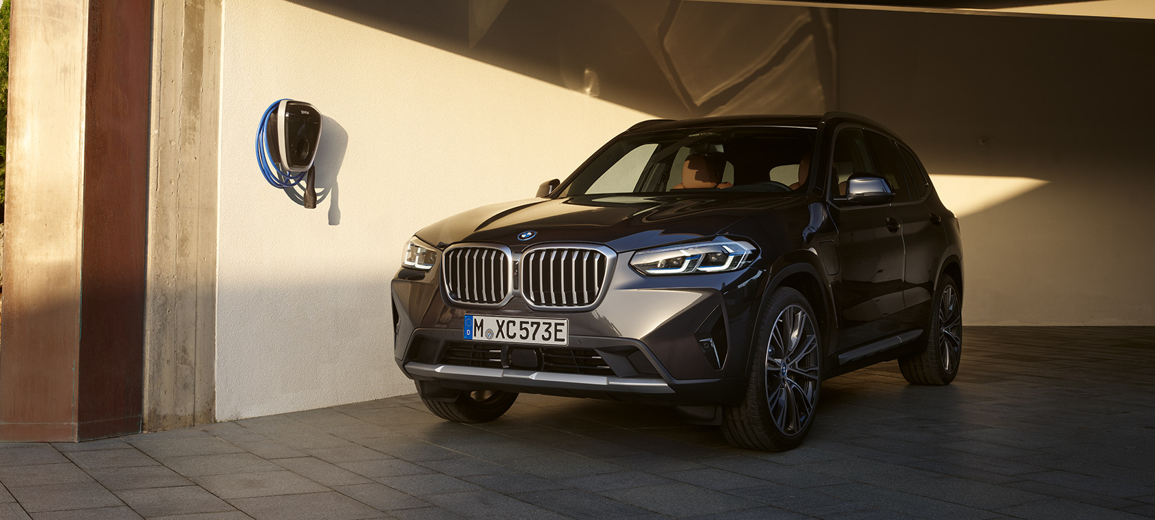 BMW X3 xDrive30e G01-tengiltvinnbíll – Sophisto-grár – 2021 BMW X3 xDrive30e G01-tengiltvinnbíll – Sophisto-grár – skásett sjónarhorn á framhluta – 2021