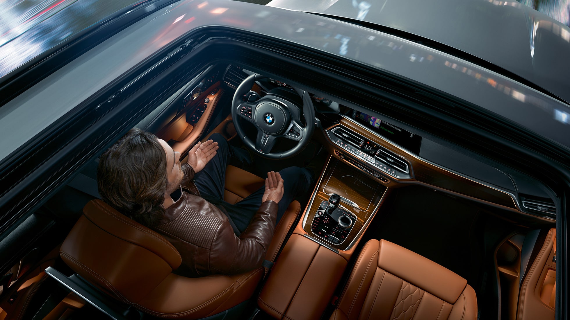 Stór þakgluggi á BMW X5 Stór þakgluggi á steinhvítsanseruðum BMW X5 G05 2018
