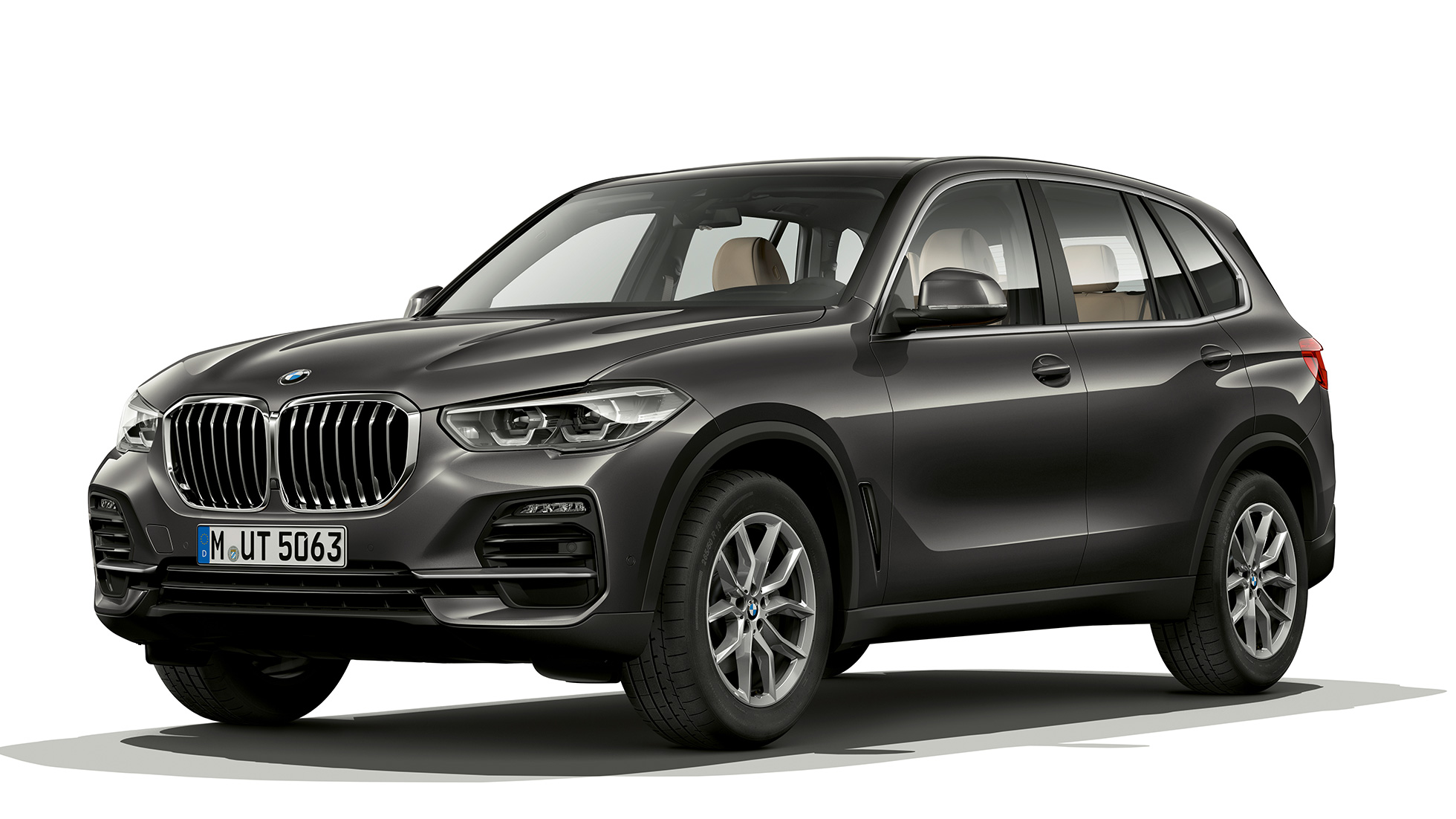 Grunngerð BMW X5 xDrive30d, skásett sjónarhorn á framhluta Glanssanseruð Sophisto-grá grunngerð BMW X5 xDrive30d G05 2018, skásett sjónarhorn á framhluta