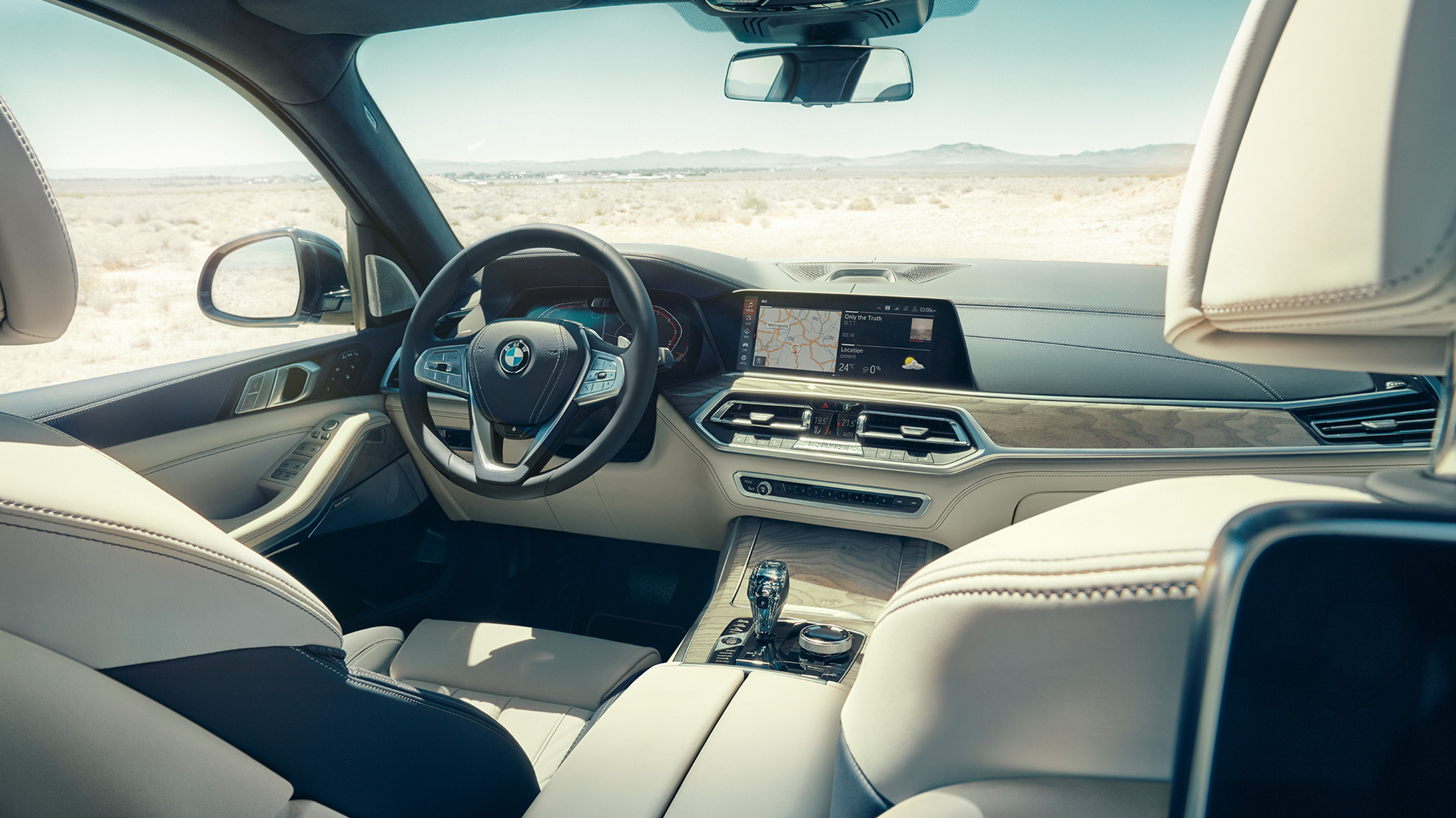 Ökumannsrými BMW X7 Innanrými BMW X7, ökumannsrými með leðurklæddu sportstýri, G07 2019