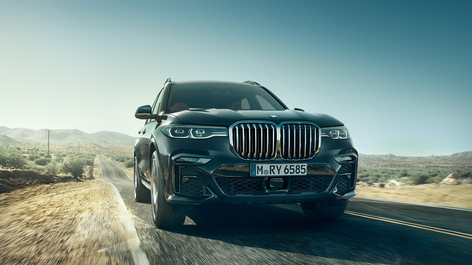 Framhluti BMW X7 Heimskautagrár BMW X7, ytra byrði, horft á framhluta frá jörðu, G07 2019