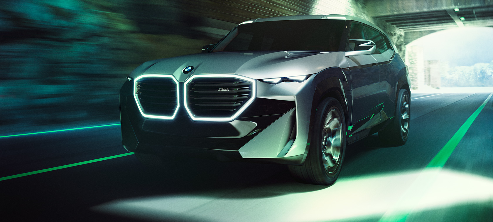 Skásett sjónarhorn á framhluta á kyrrstæðum BMW Concept XM (G09) Skásett sjónarhorn á framhluta á kyrrstæðum BMW Concept XM (G09)