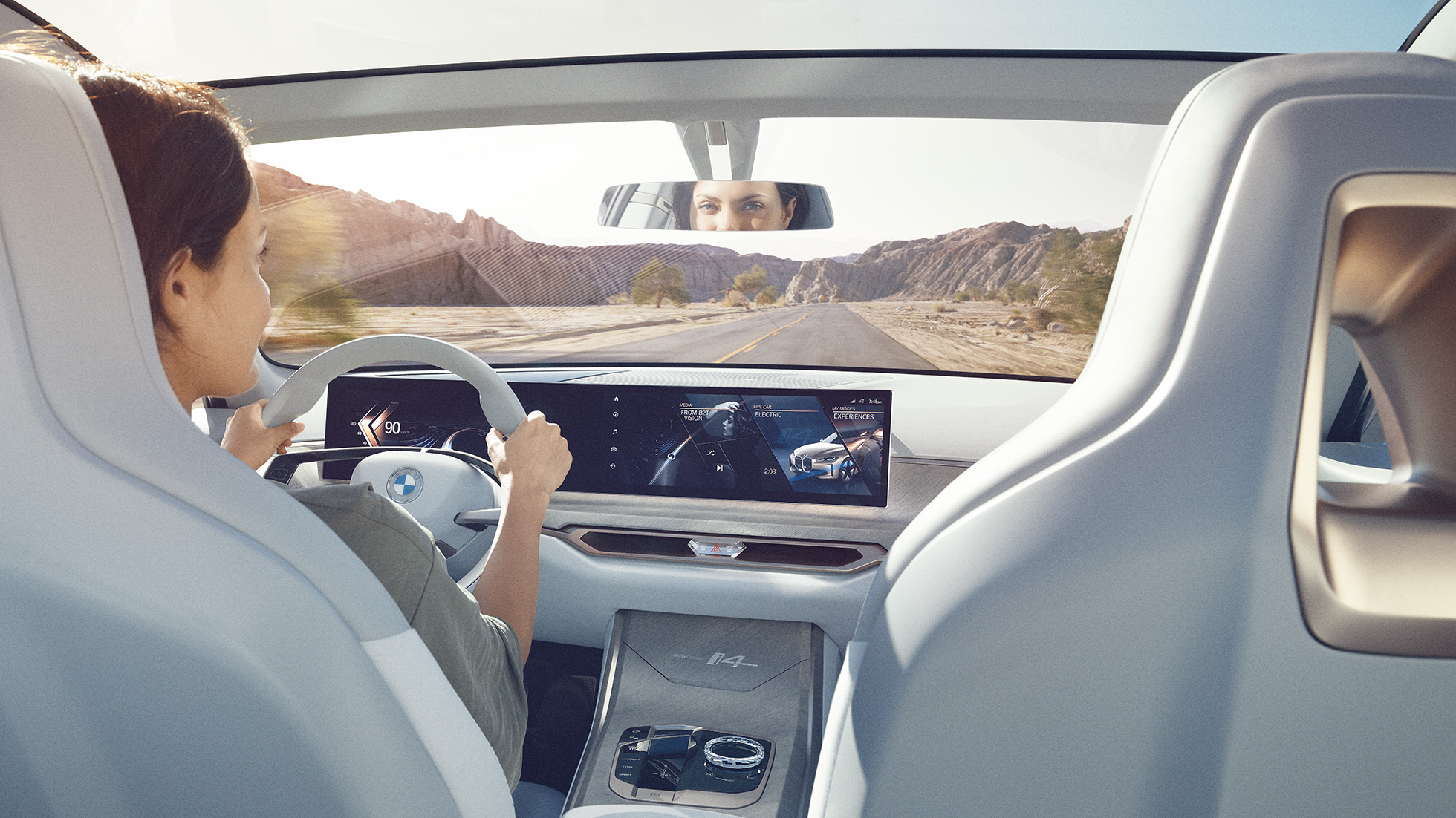 Sveigður skjár í BMW Concept i4 2020 G26 BMW Concept i4 2020 G26-rafbíll, sveigður stafrænn skjár í rafknúnum BMW Gran Coupé