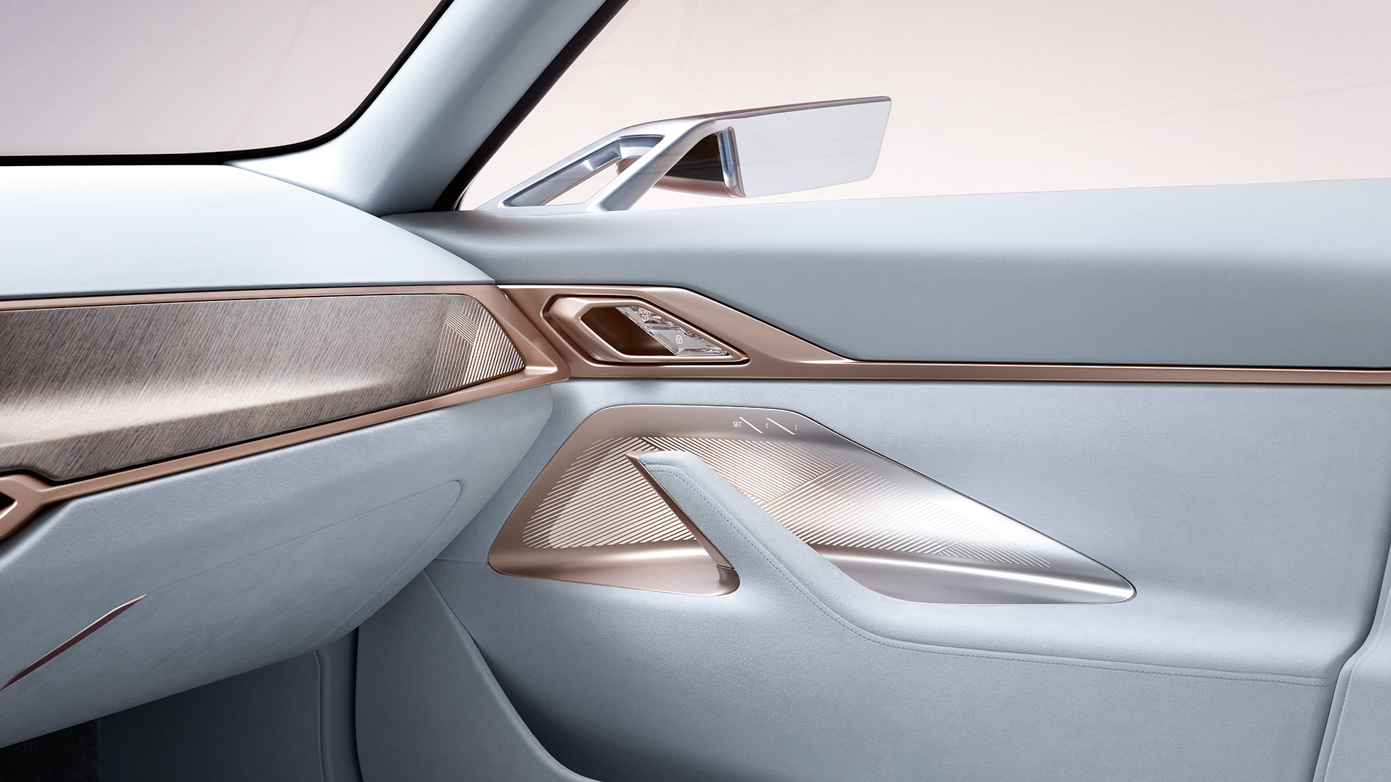 Innanrými BMW Concept i4 2020 G26 4 Innanrými BMW Concept i4 2020 G26-rafbíls 4, nærmynd af hurð með hliðarspegli á rafknúnum BMW Gran Coupé
