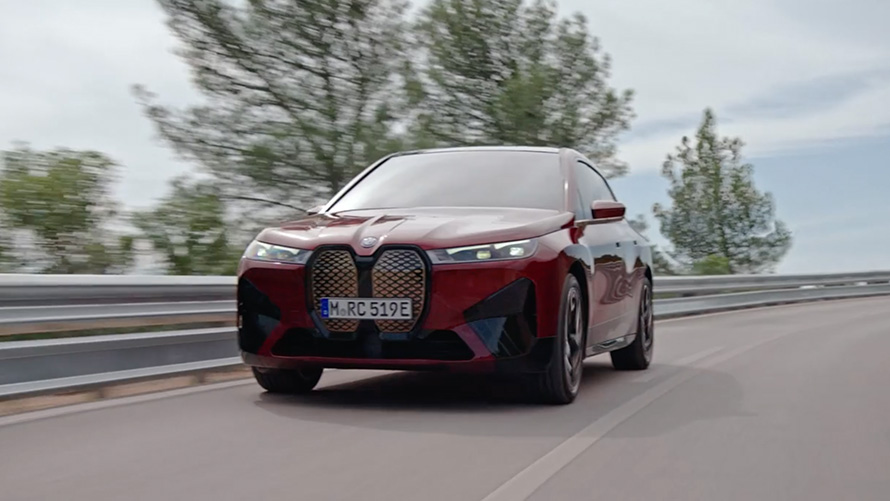 Myndband um afköst BMW iX-rafbílanna Myndband um afköst BMW iX-rafbílanna