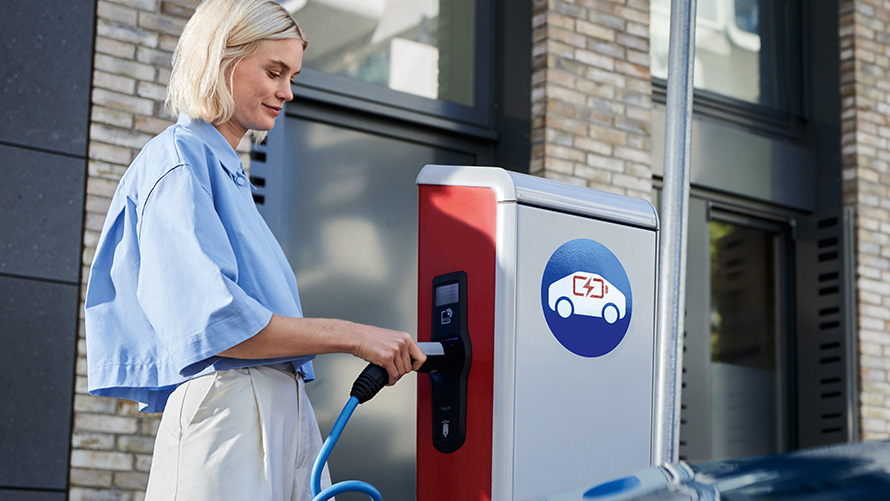 BMW Connected Charging Rafdrifinn akstur á BMW BMW Connected Charging