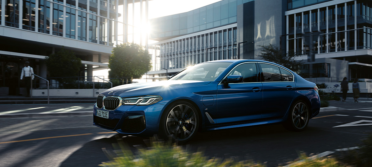 Drægi BMW-tengiltvinnbíls Rafdrifinn akstur á BMW drægi BMW-tengiltvinnbíls