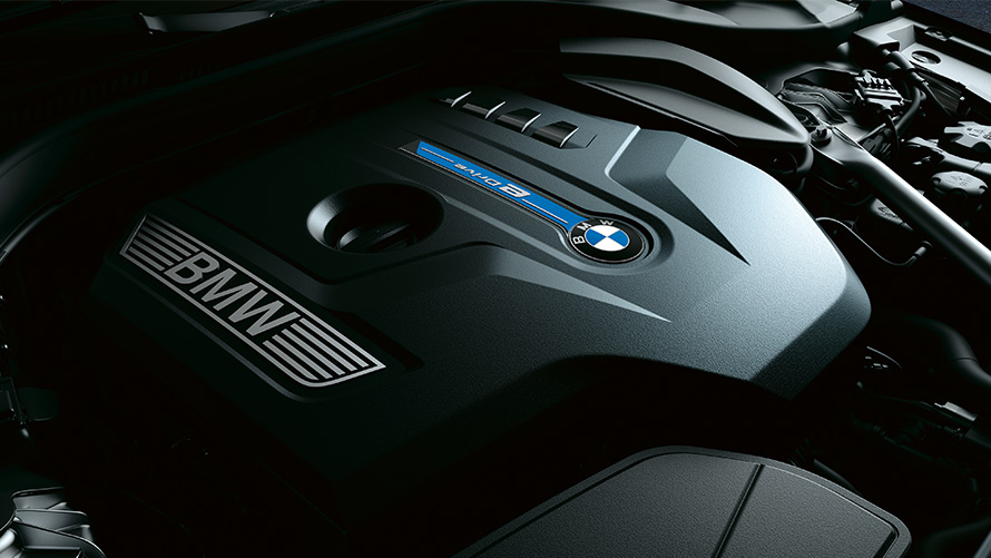 Vélarhlíf yfir BMW TwinPower Turbo í tengiltvinnbíl Vélarhlíf yfir BMW TwinPower Turbo í tengiltvinnbíl
