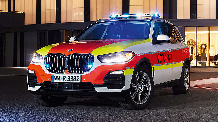 BMW X5 G05-útkallsbíll fyrir lækna BMW X5 G05-útkallsbíll fyrir lækna, skásett sjónarhorn á framhlið í kyrrstöðu