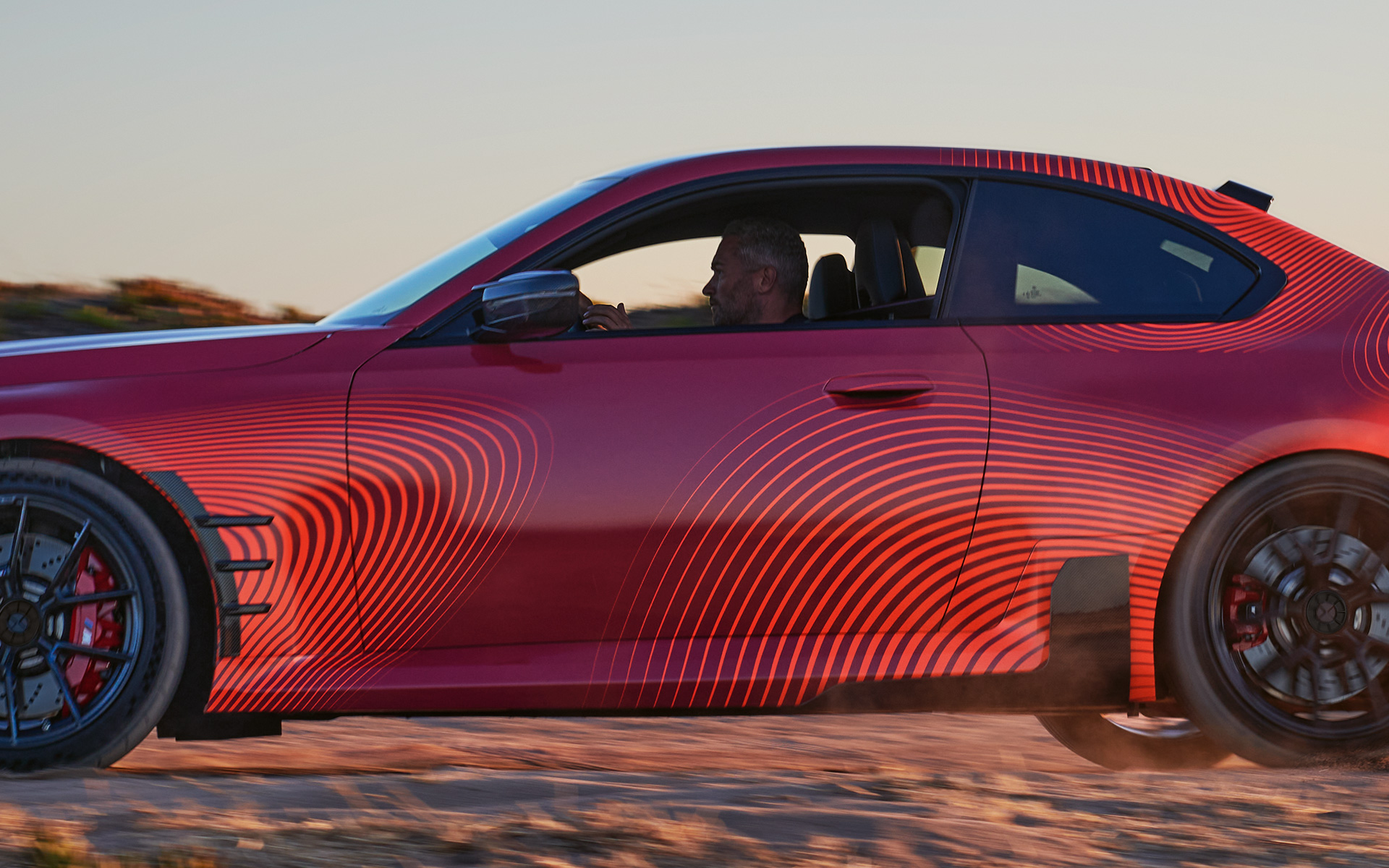 BMW M2 Coupé G87 BMW M Performance-búnaður í akstri, skásett sjónarhorn frá hlið