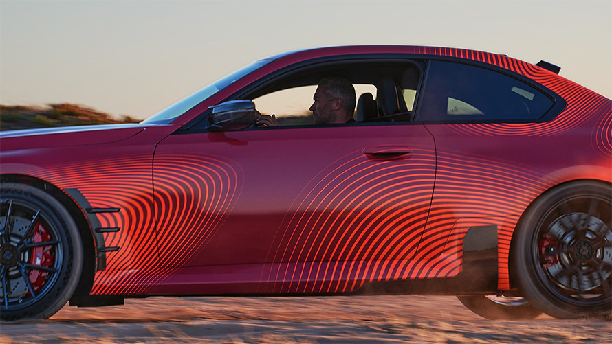 BMW M2 Coupé G87 BMW M Performance-búnaður í akstri, skásett sjónarhorn frá hlið