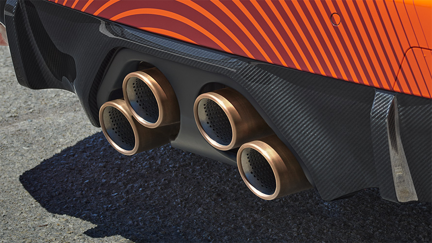 Kyrrstæður BMW M2 Coupé G87 BMW M Performance-búnaður, séð framan frá