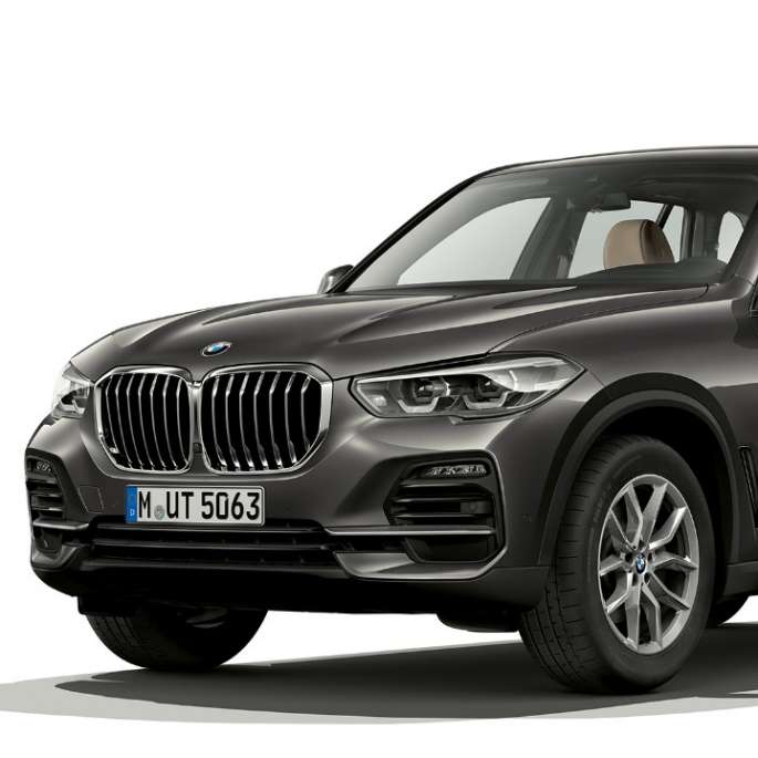 Glanssanseruð Sophisto-grá grunngerð BMW X5 xDrive30d G05 2018, skásett sjónarhorn á framhluta