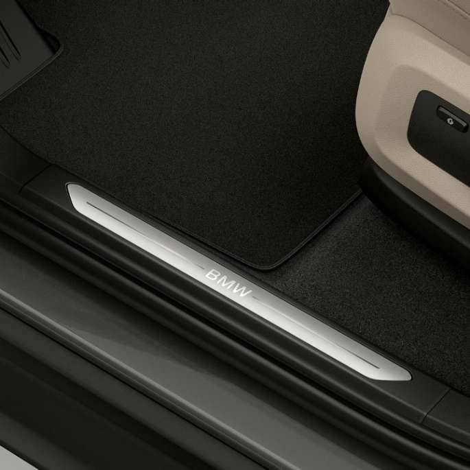 Glanssanseruð Sophisto-grá grunngerð BMW X5 xDrive30d G05 2018, sílsalisti 